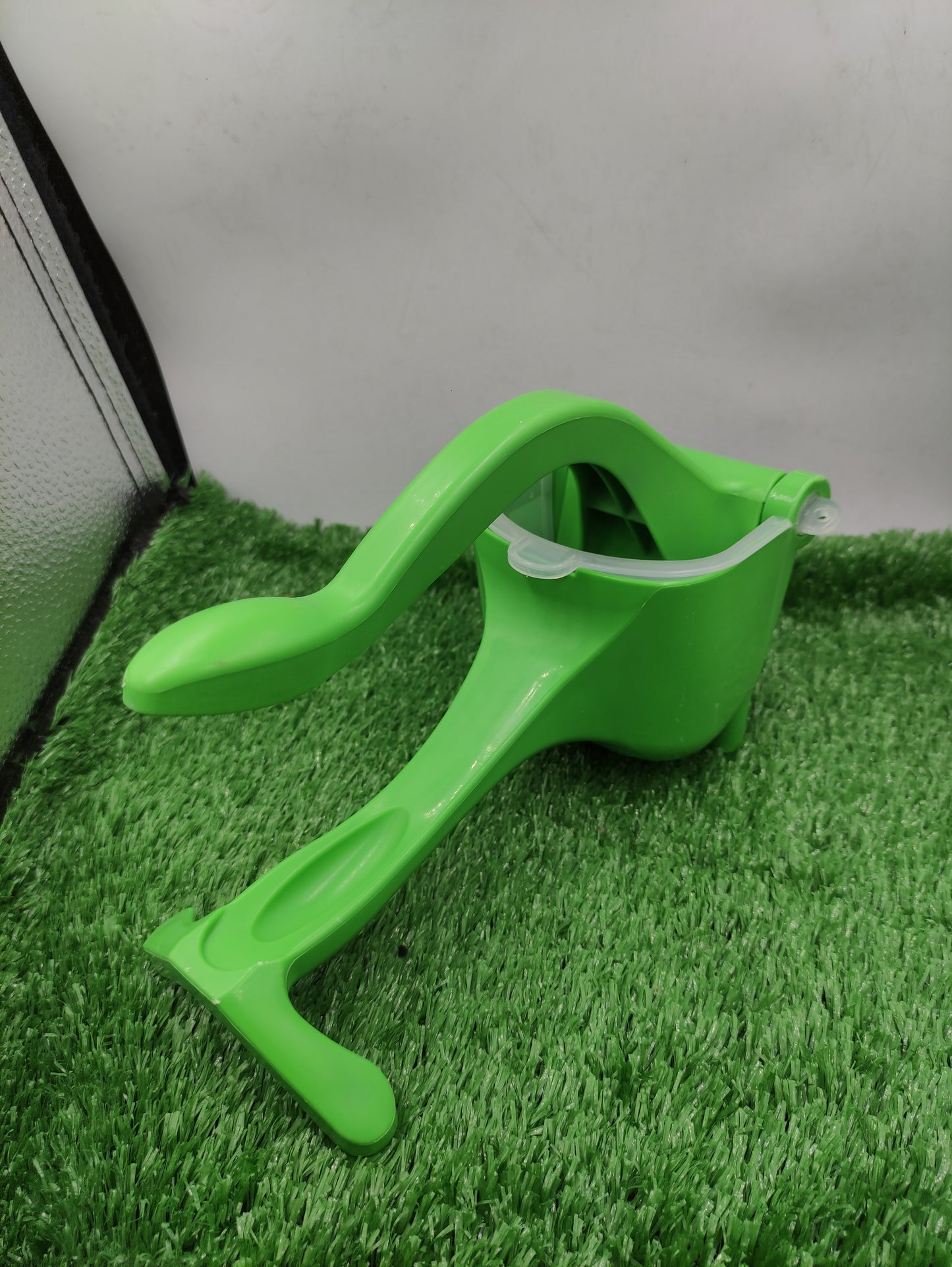 JUICE EXTRACTER
