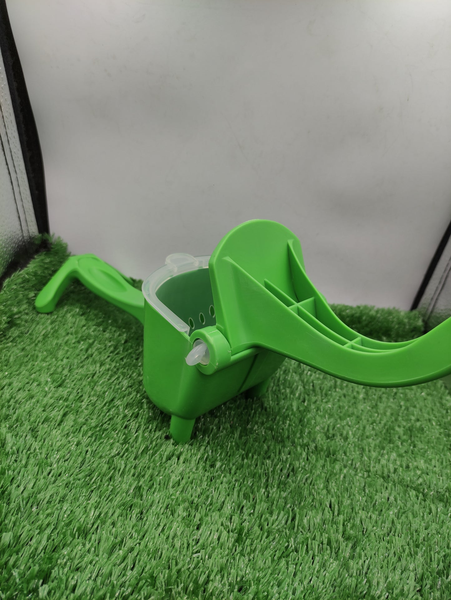 JUICE EXTRACTER