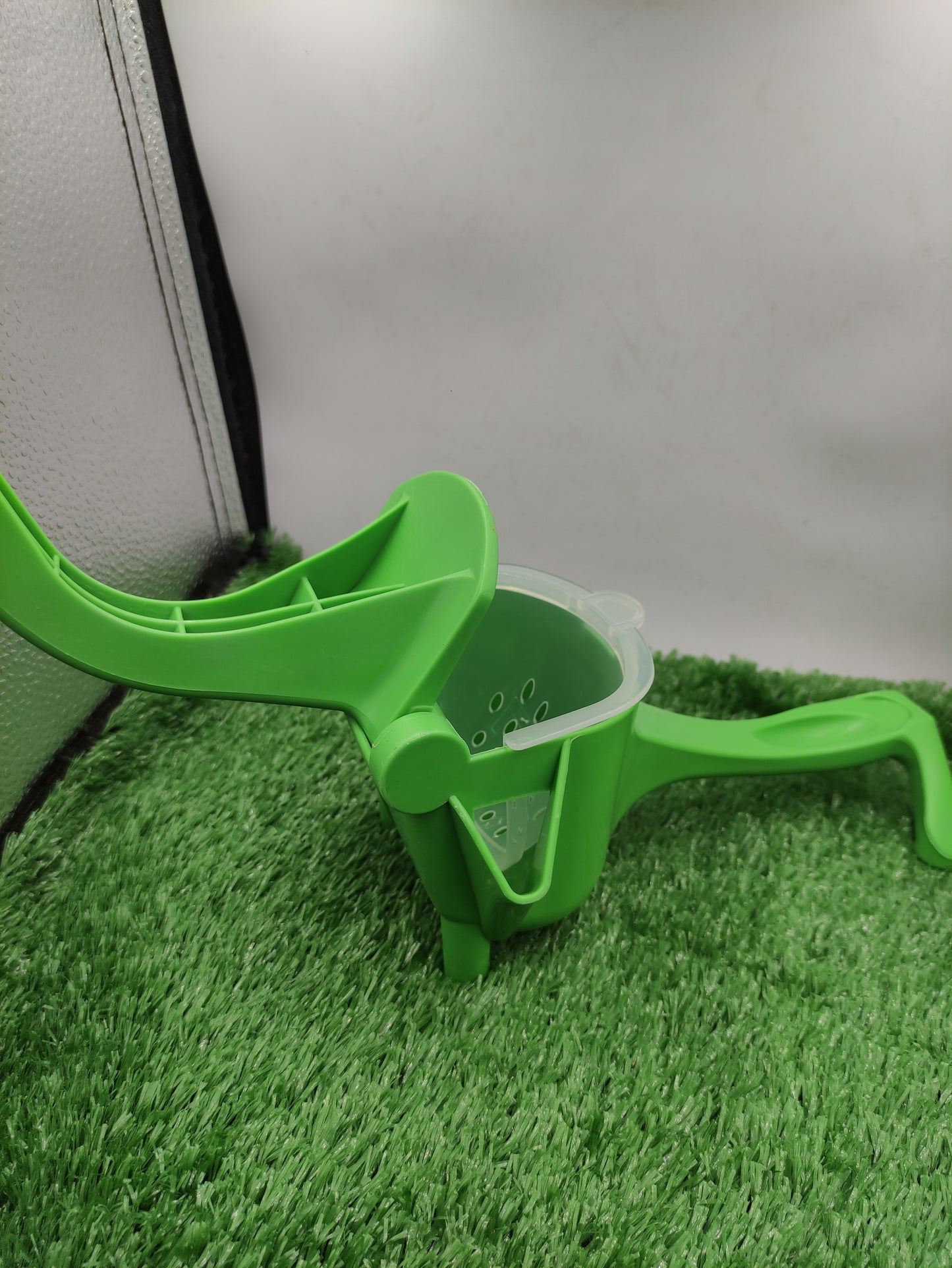 JUICE EXTRACTER