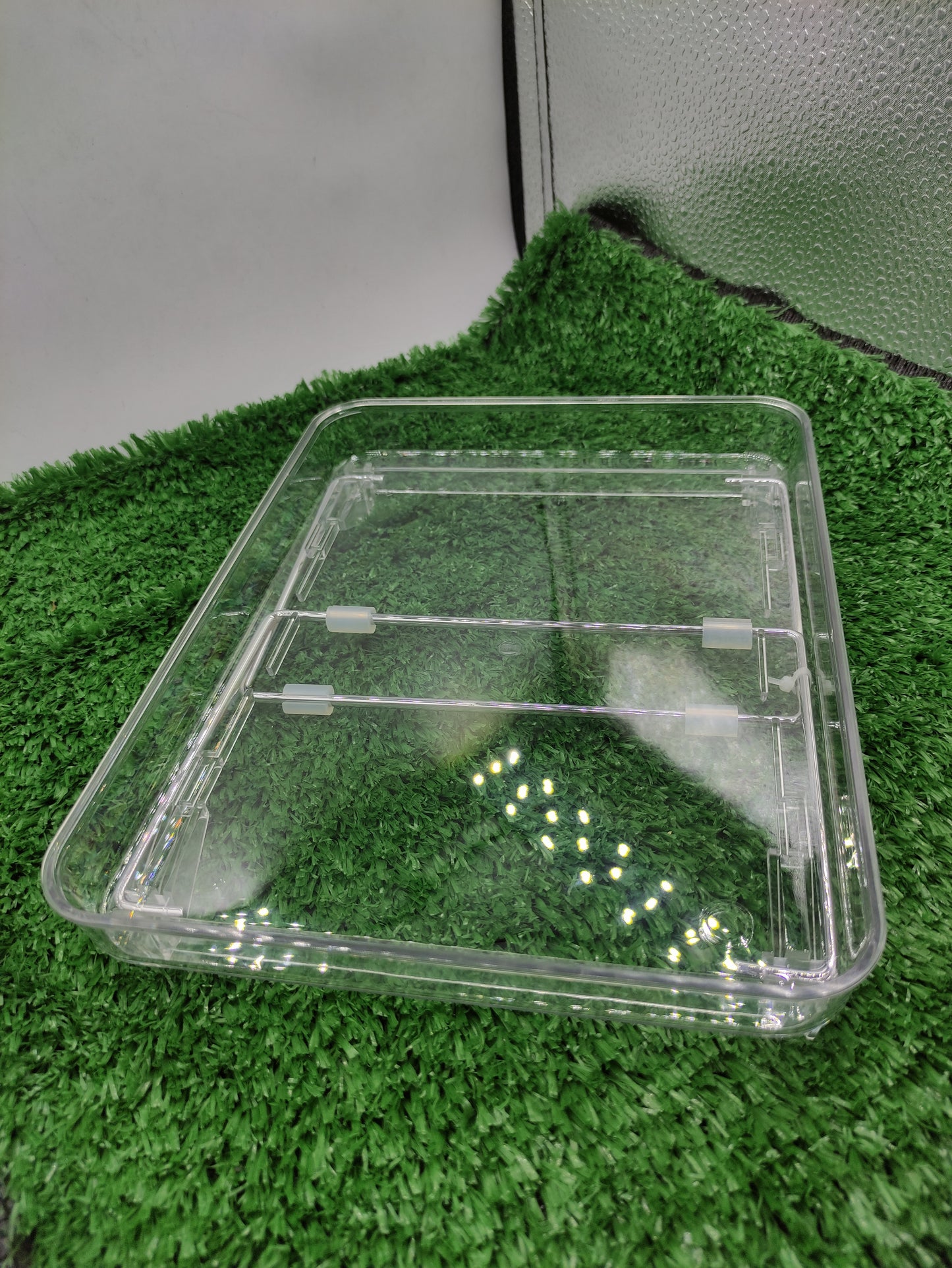 PLASTIC STACKABLE SHELF