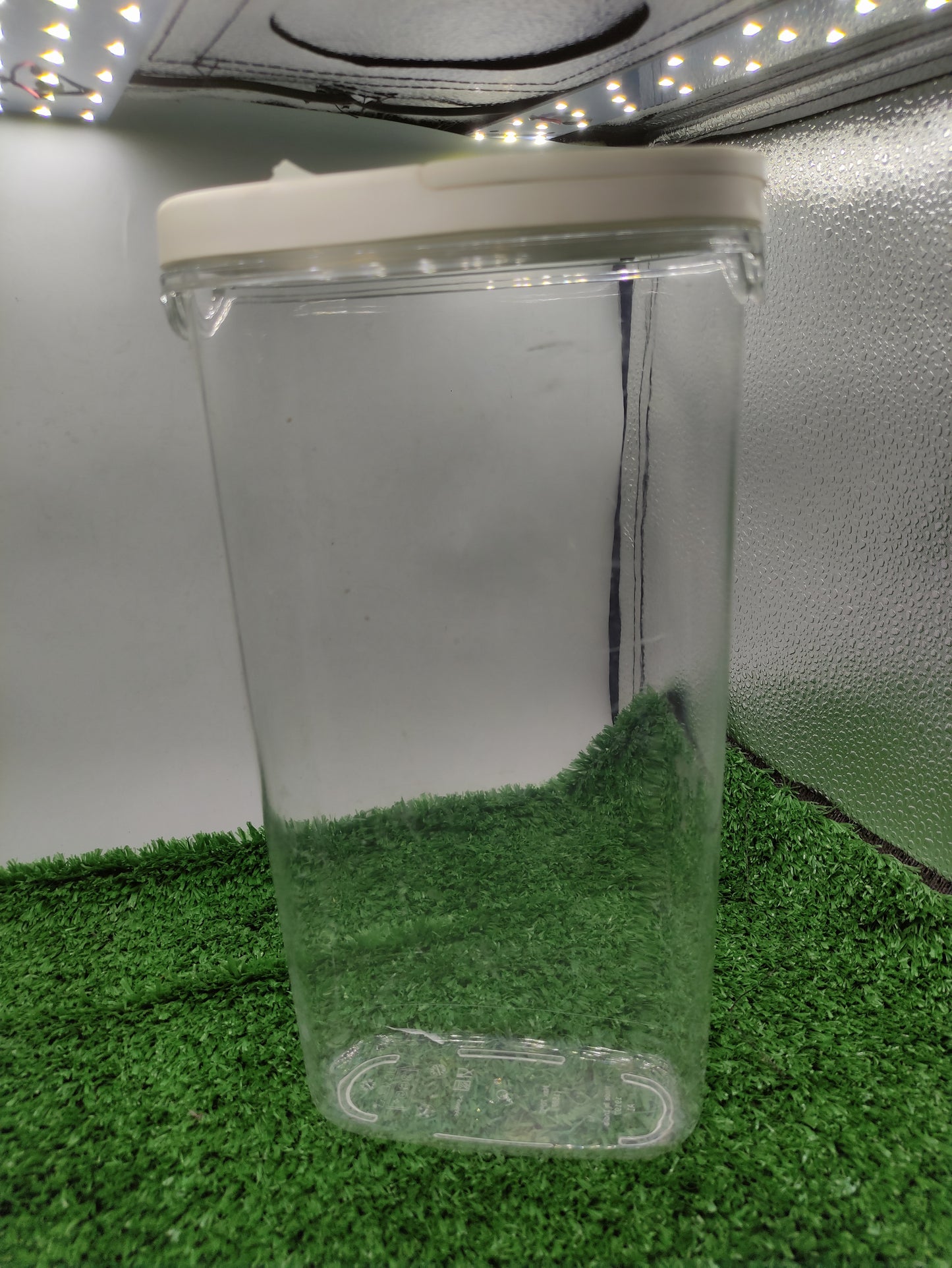 FOOD CONTAINER STORAGE