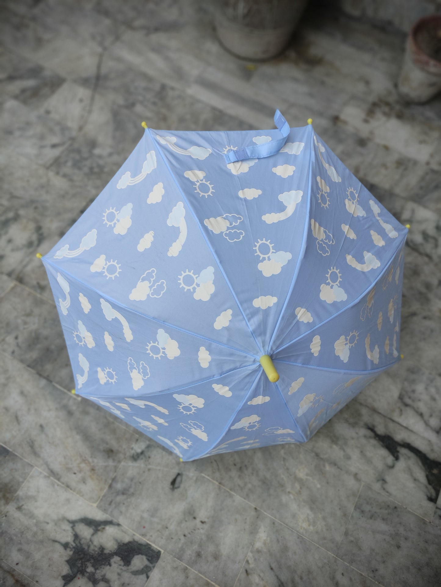 FLOSS AND ROCK RAINDROPS CLOUDS COLOURS CHANGING UMBRELLA