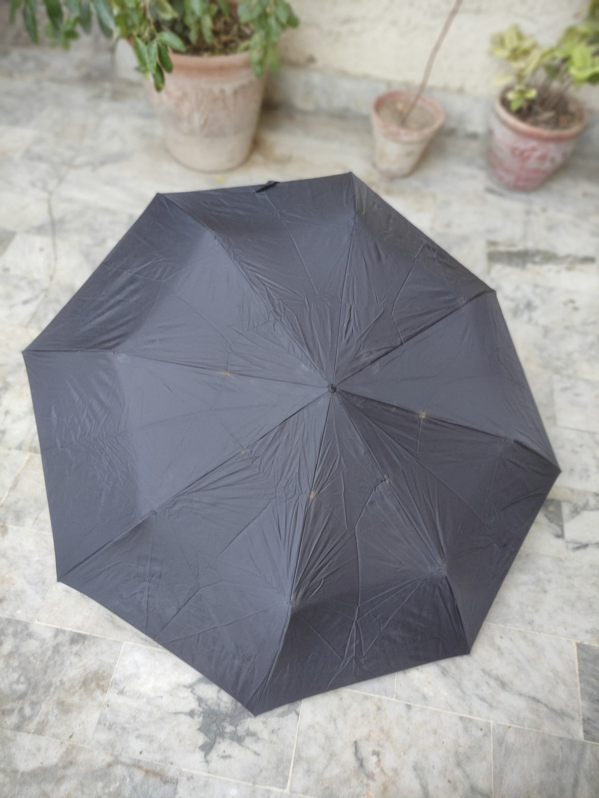 BLACK AUTOMATIC OPEN AND CLOSE FOLDING UMBRELLA