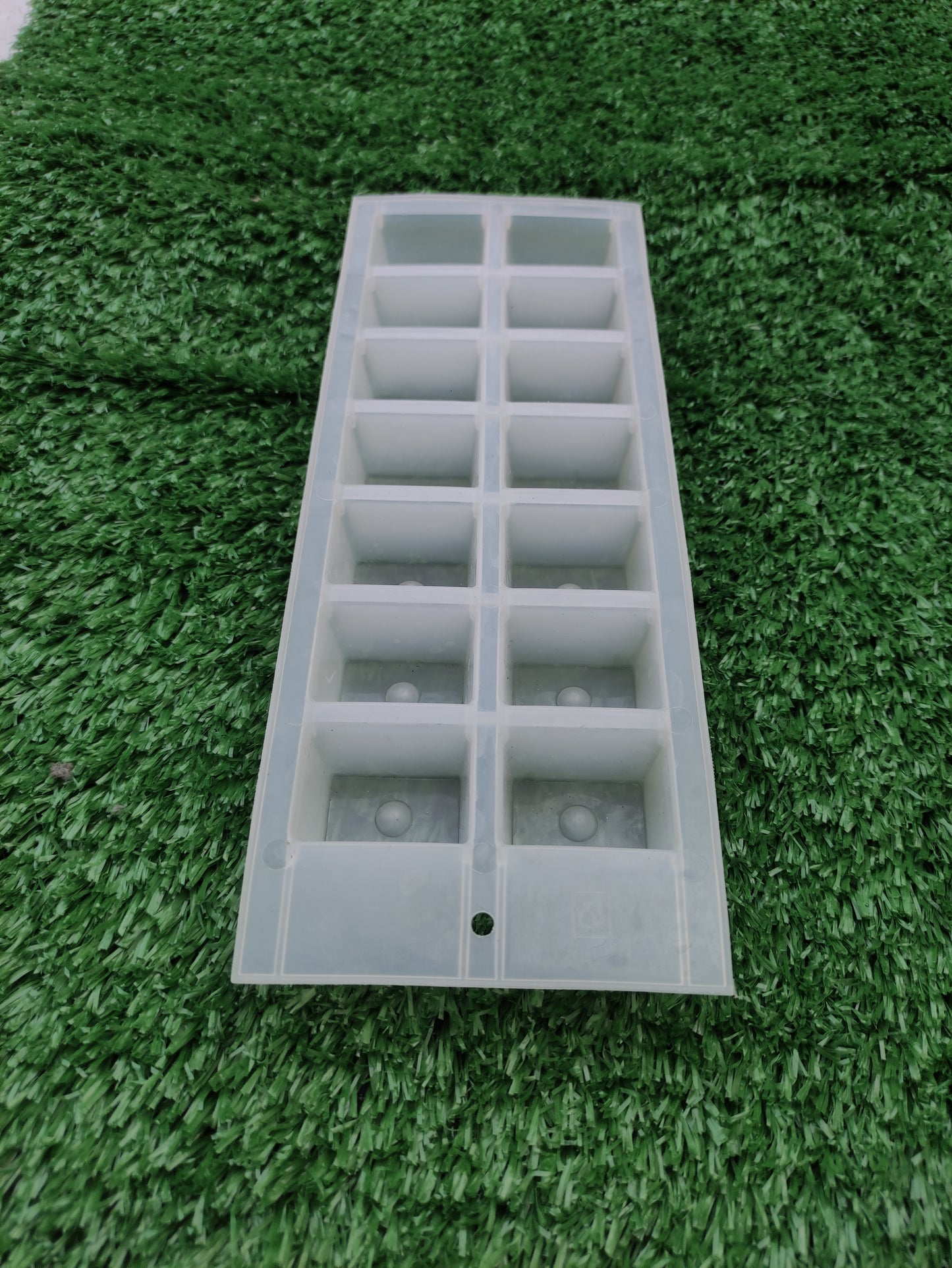 SILICONE ICE CUBE TRAY