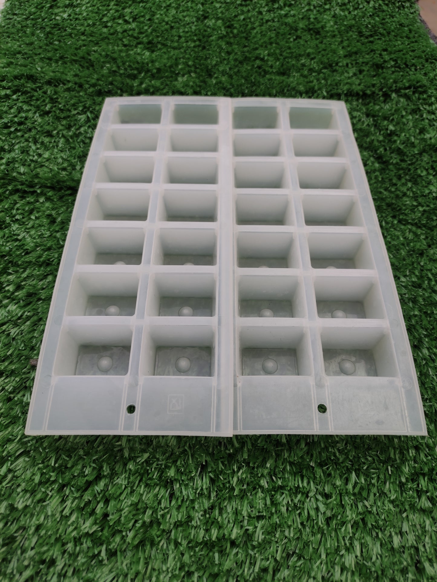 SILICONE ICE CUBE TRAY