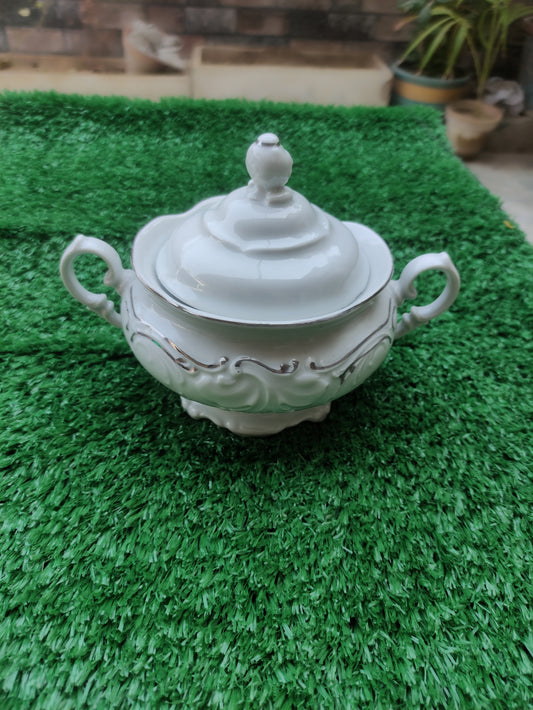 ROUND COVERED VEGETABLE DISH