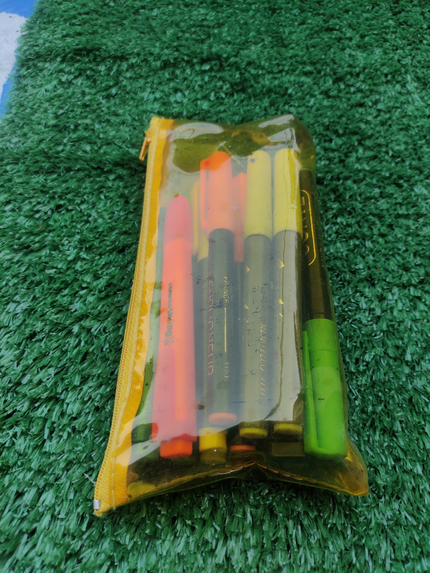 PENCIL POUCH CONTAINING SEVERAL MARKERS
