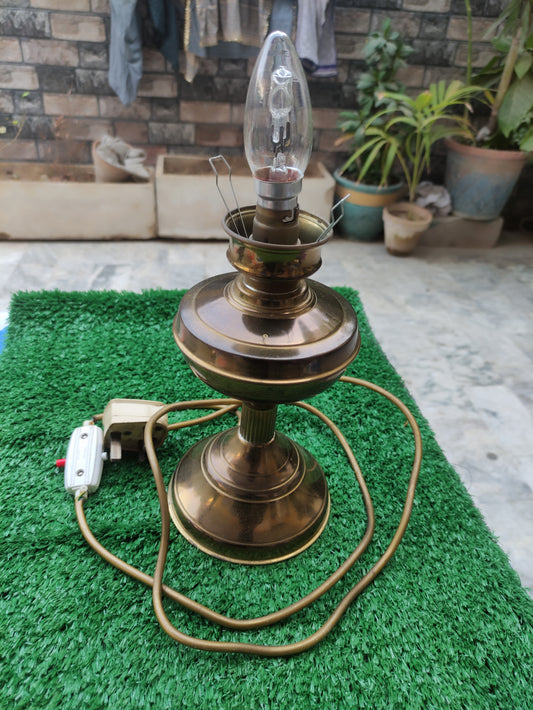 ANTIQUE BRASS KEROSENE OIL LAMP