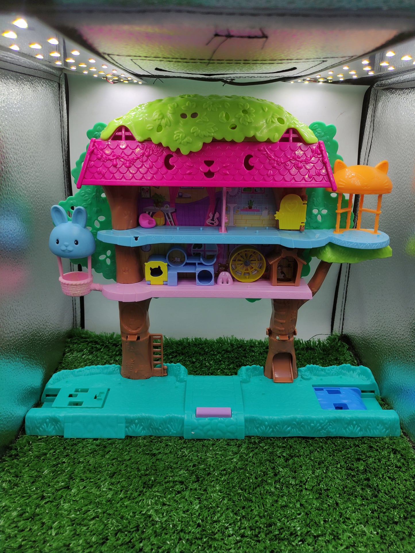 POLLY POCKET DOLL HOUSE