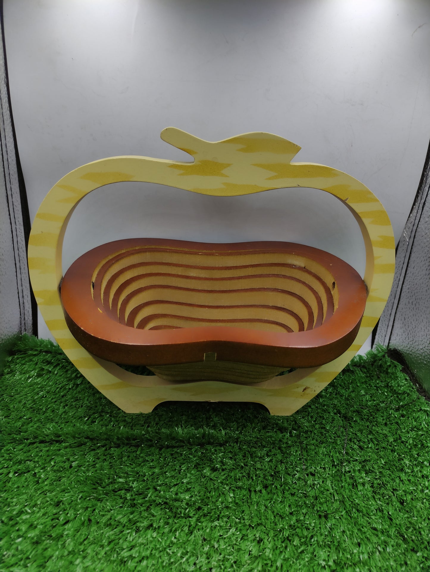 COLLAPSIBLE WOODEN APPLE SHAPED FRUIT BASKET