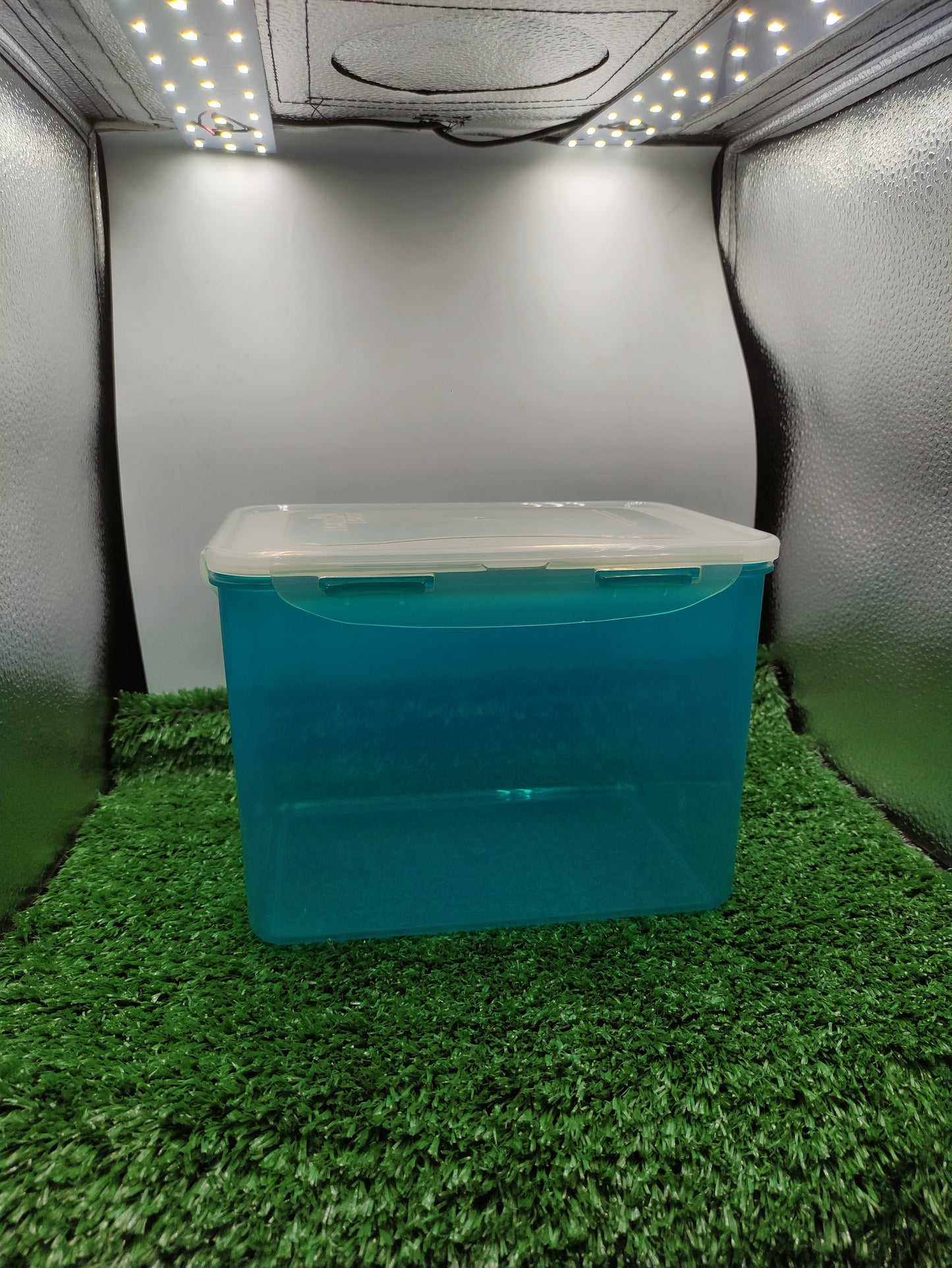AIRTIGHT FOOD STORAGE CONTAINER
