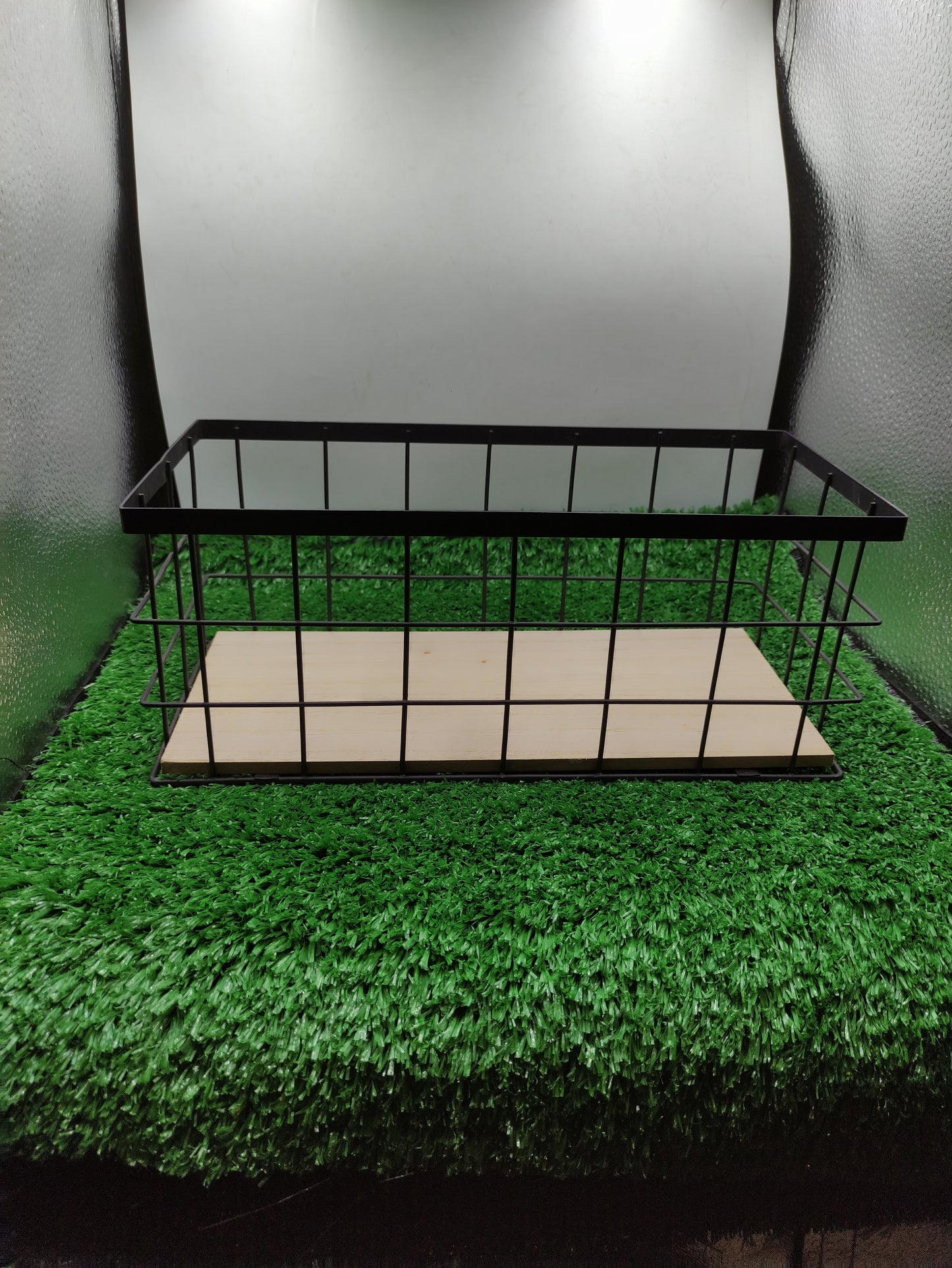 METAL WIRE STORAGE BASKET WITH A WOODEN BASE