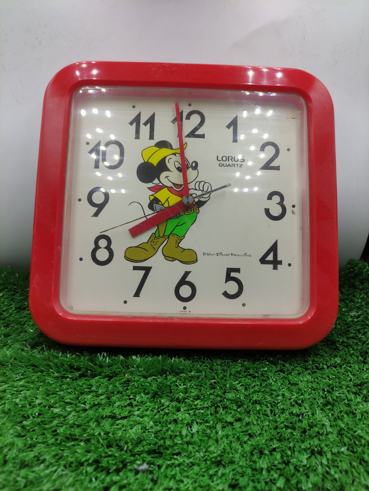 MICKEY MOUSE WALL CLOCK