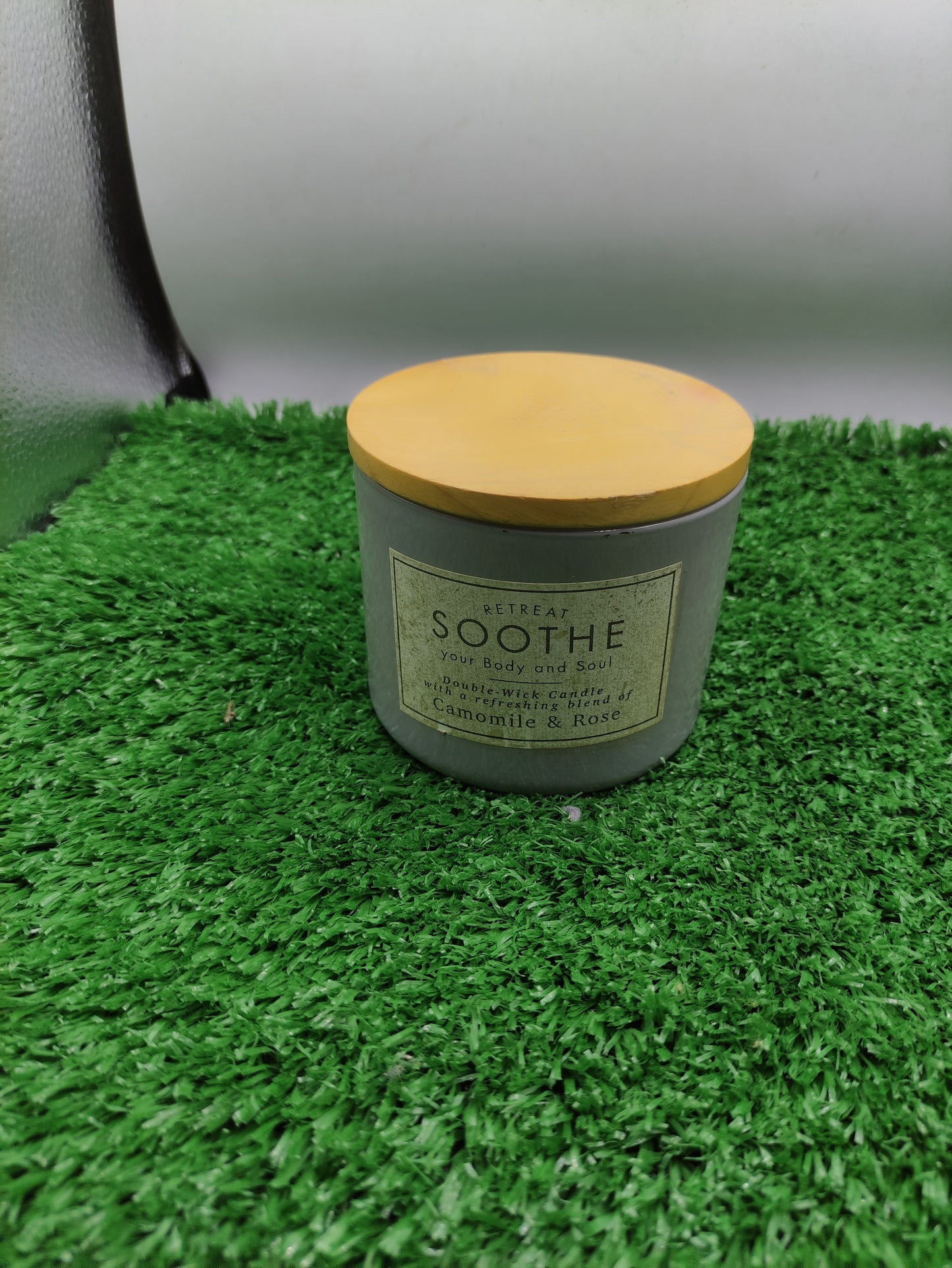 RETREAT CAMOMILE & ROSE DOUBLE WICK SCENTED CANDLE