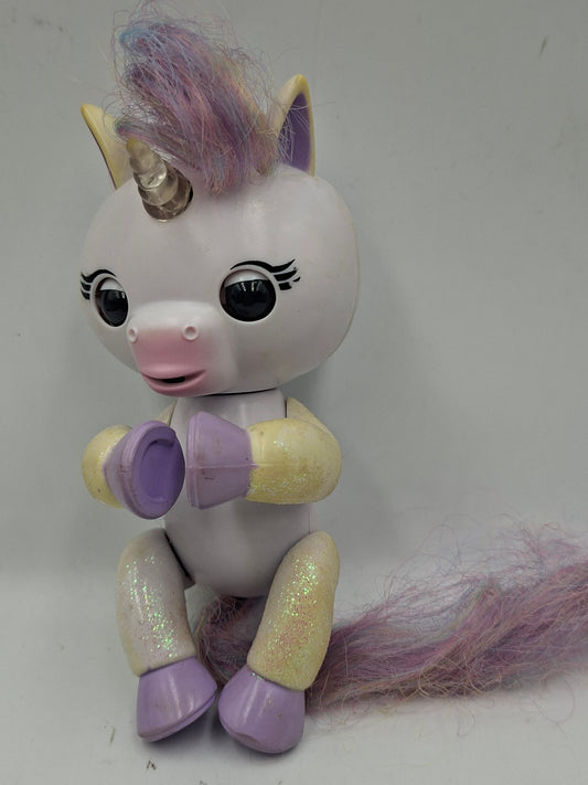 Fingerlings baby unicorn